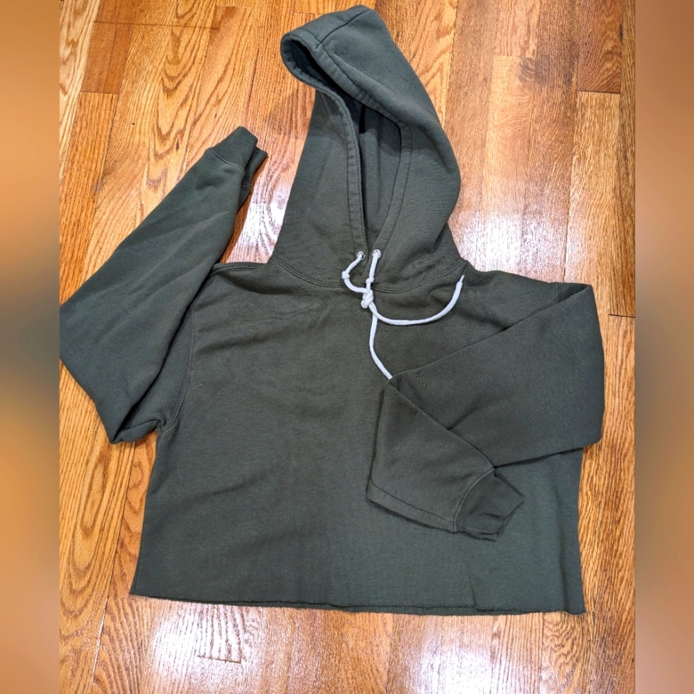 Wild Fable cropped hoodie. Olive Green. Size S.